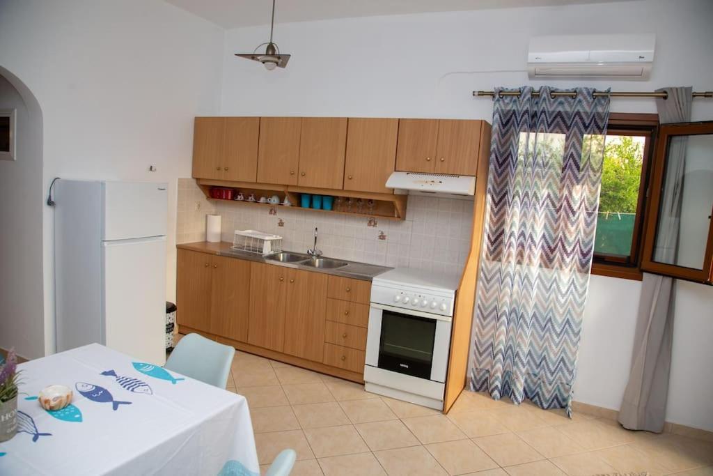 Appartamento Εξοχη Και Θαλασσα Makrýgialos Esterno foto